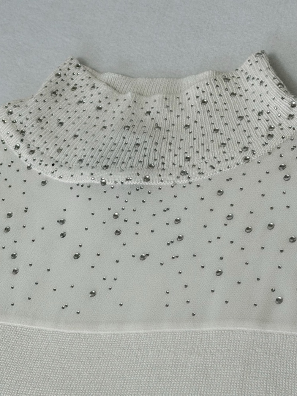 Carmen Marc Valvo White Embellished Mock Neck Sleeveless Top XS